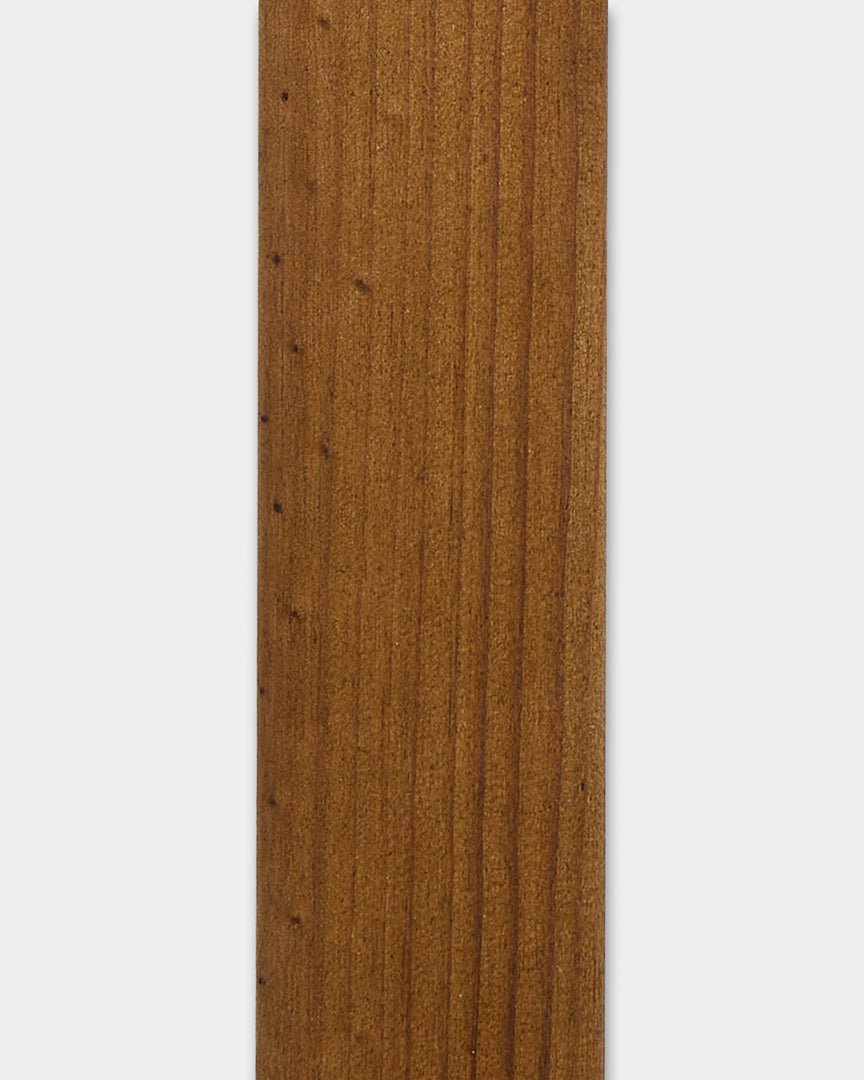 Panneau de façade à lamelles WoodUpp Aluwood Oiled Brown (240 x 4 x 1,8 cm) pour murs de maison ou angles extérieurs, avec une finition lisse laissant apparaître le veinage du bois.